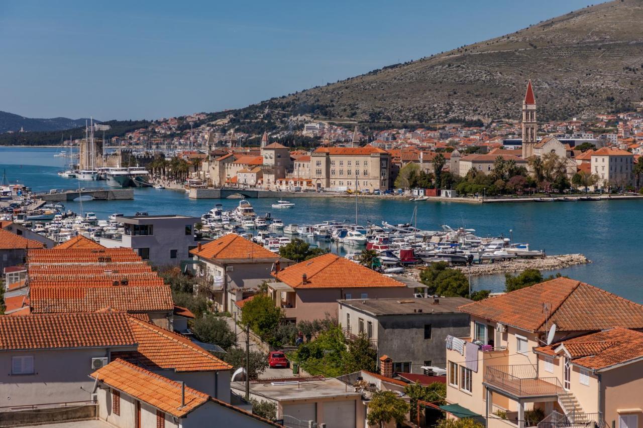 Brown House & Trogir