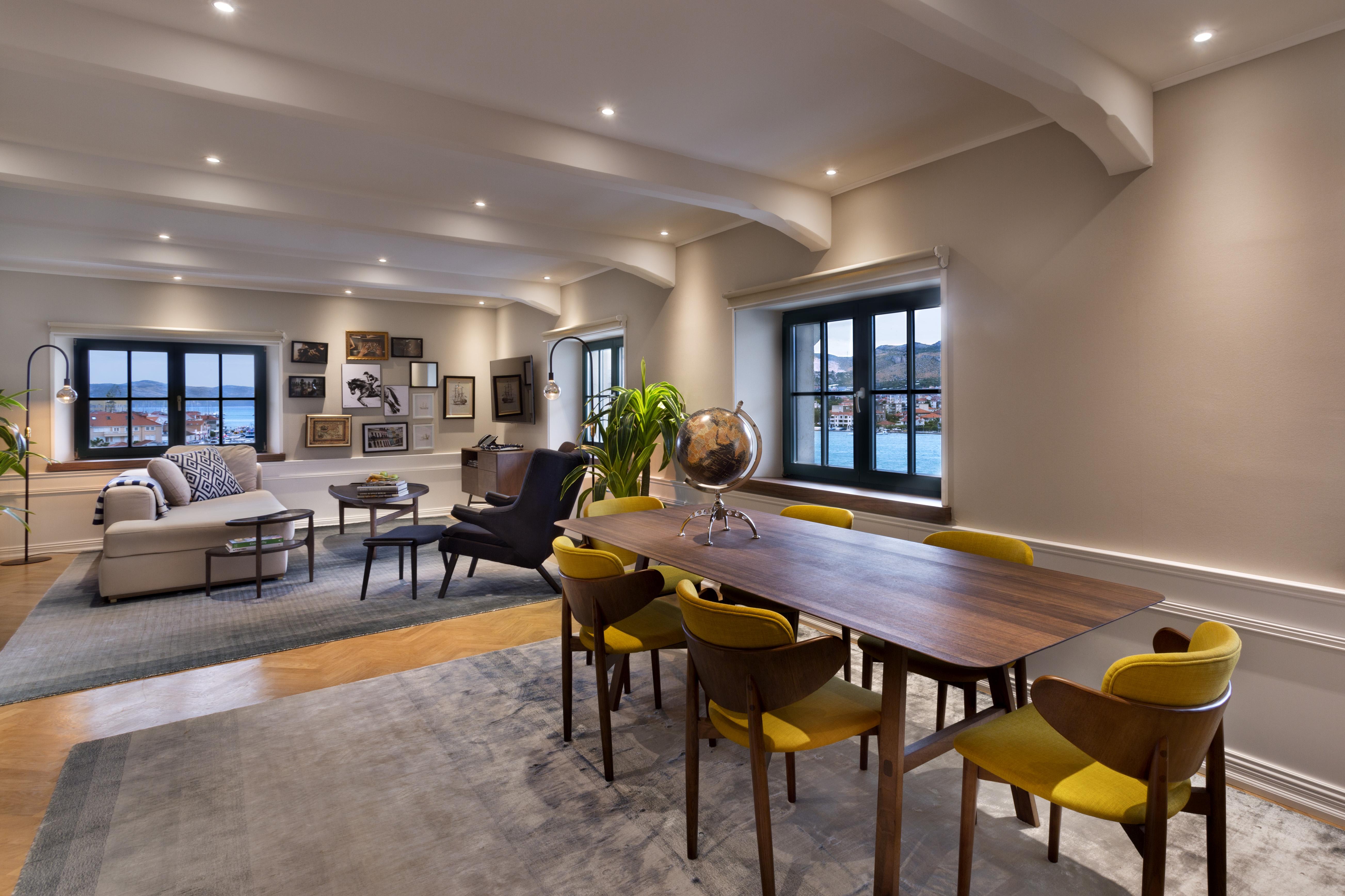 Hotel Brown House & 4*