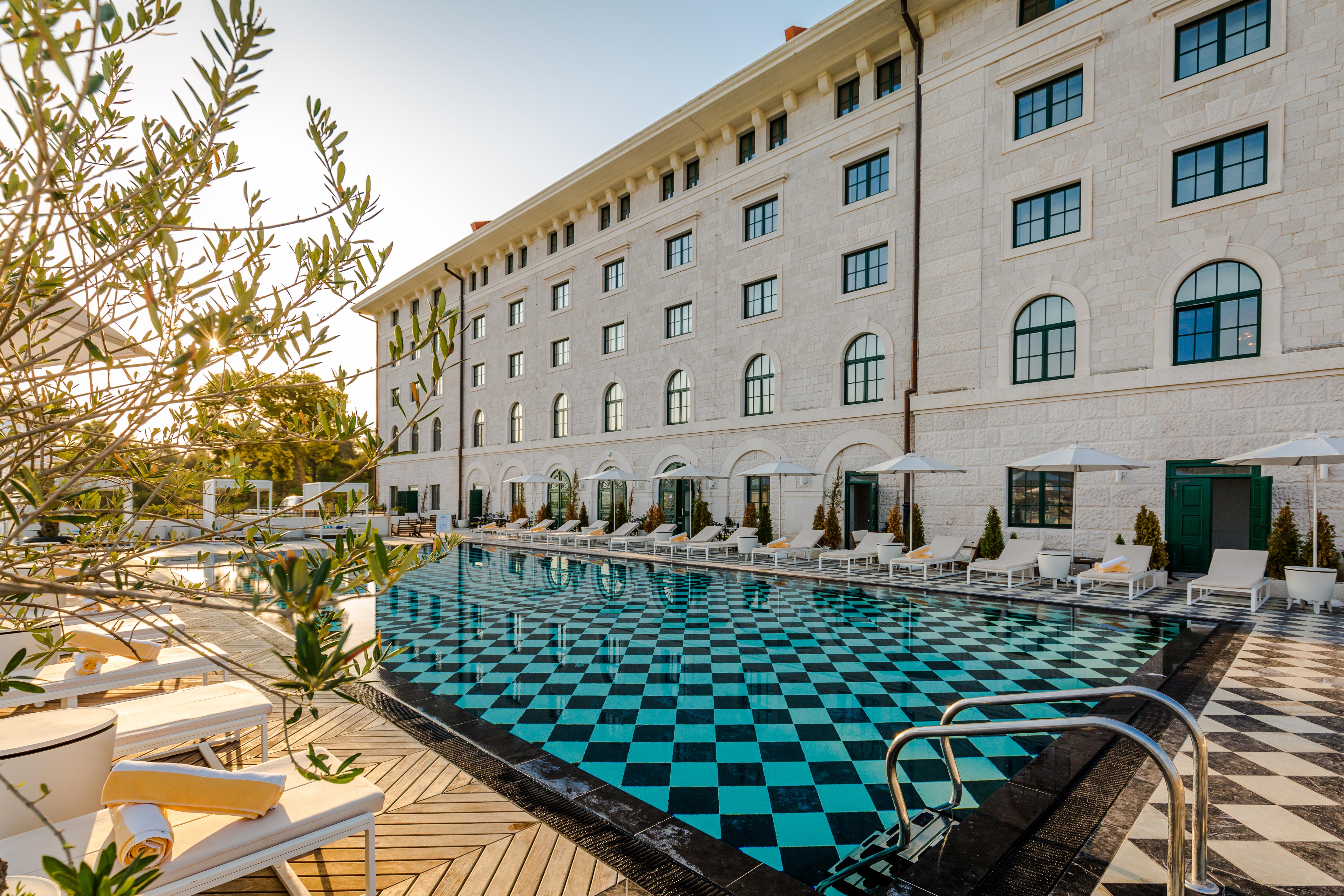 Hotel Brown House & Trogir