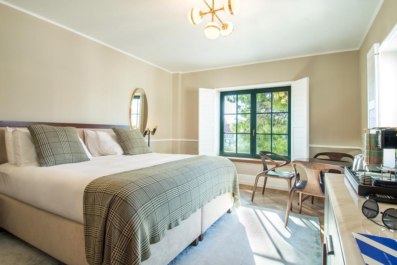Brown House & 4*
